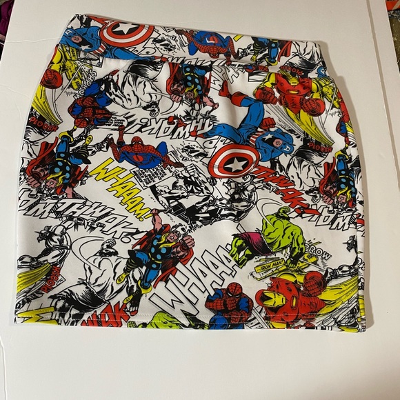 Marvel Heroes size Small mini polyester/spandex - Picture 5 of 5